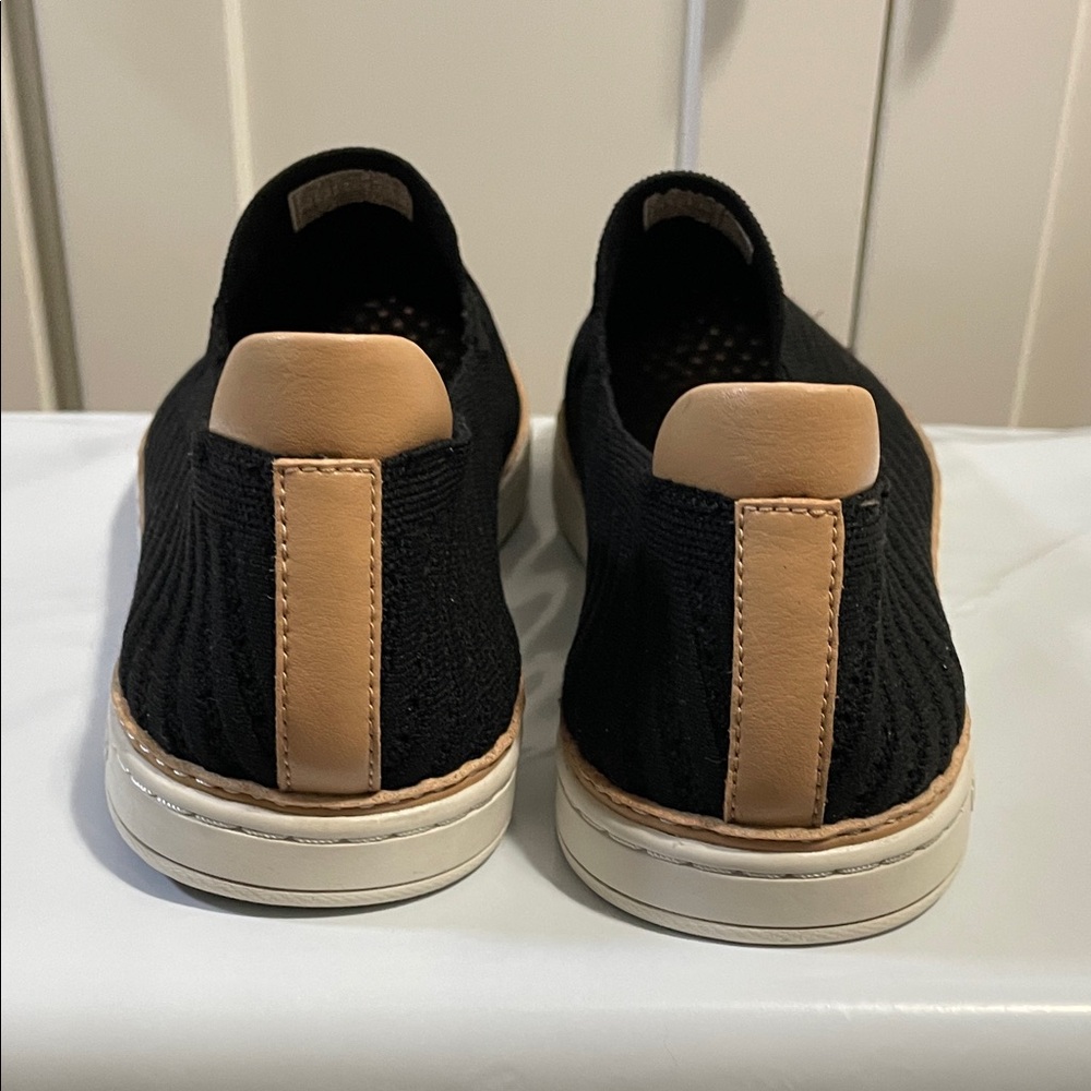 UGG Sammy Chevron Slip-On Sneakers Knit Black Size 11 Casual Comfort Lightweight - Picture 4 of 7
